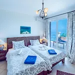 Aliki Vila *